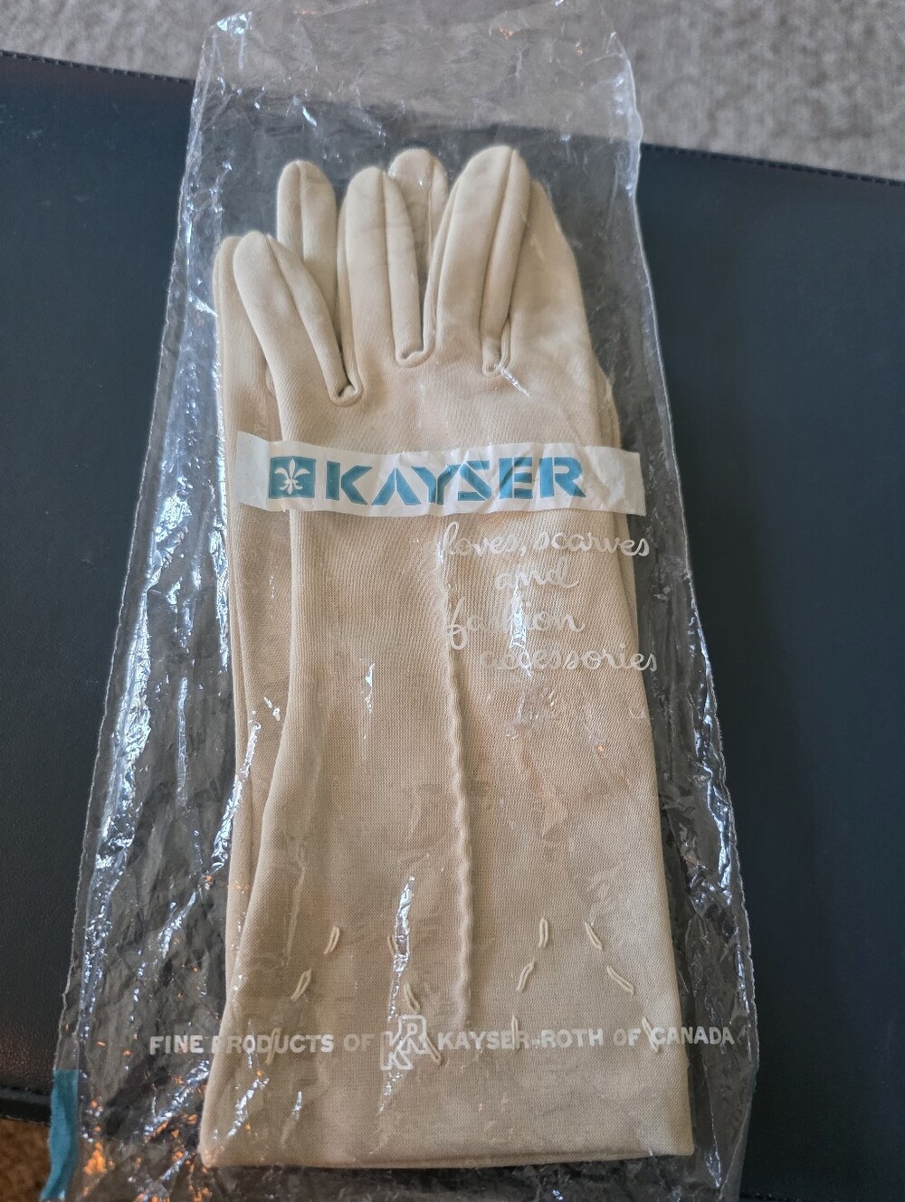 Vintage Cream Nylon Wrist Gloves. Wedding formal Tea
